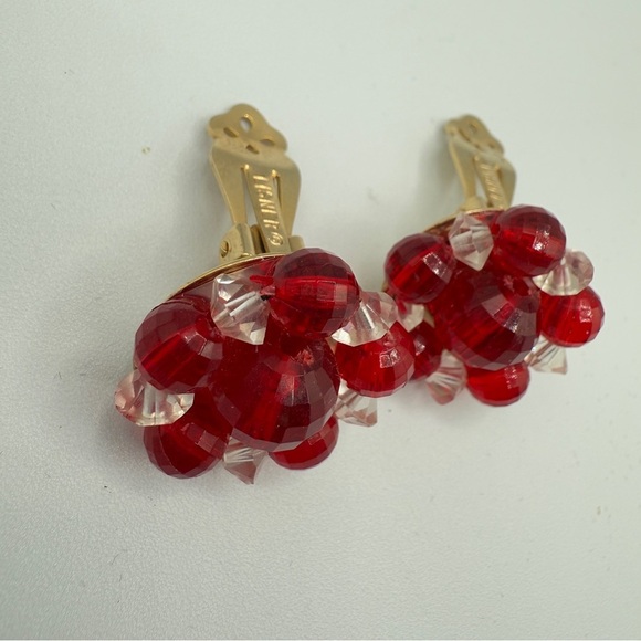 Vintage Signed Lisner Red Cluster Earrings with Glossy Beads - Picture 4 of 8